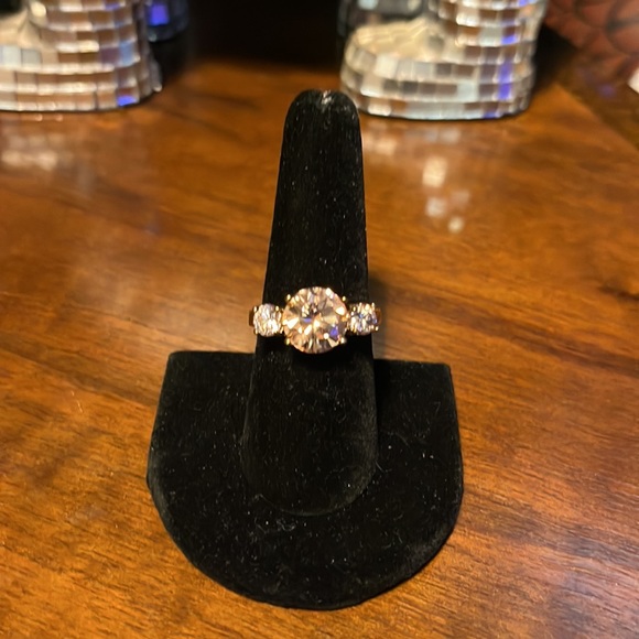 Jewelry - Costume ring Size 8.